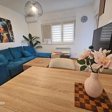 Blue Wave 아파트 *